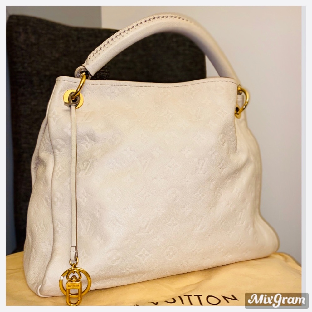 Louis Vuitton Empreinte Artsy MM in Neige